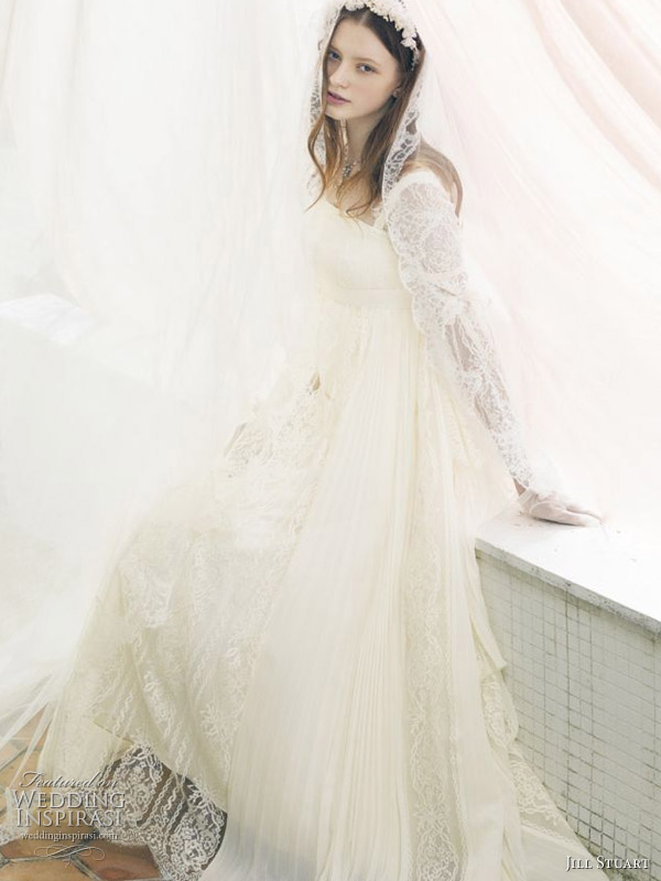 Jill Stuart romantic lace wedding dress with veil Vintage shabby chic vibe 