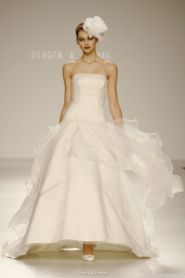 Retro asymmetrical hemline wedding gown with circle skirt
