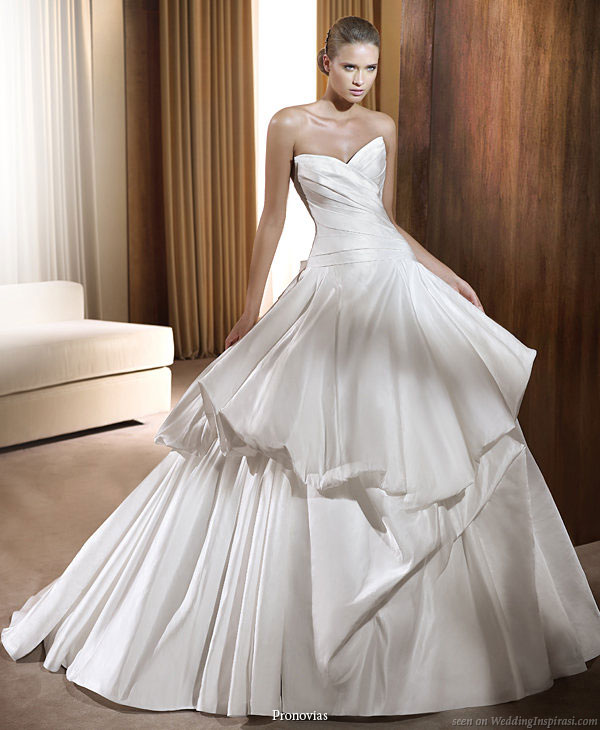 12 more beautiful bridal gowns from Pronovias 2011 collection