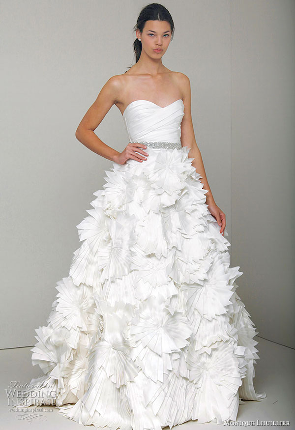 Monique Lhuillier 2010 Spring Summer wedding dress collection Tinsley Monique Lhuillier 2010 Spring Summer wedding dress collection Tinsley