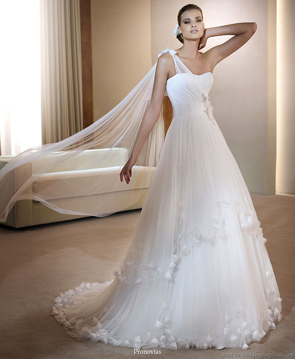 capped sleeve wedding dresses. Pronovias 2011 Bridal Gown