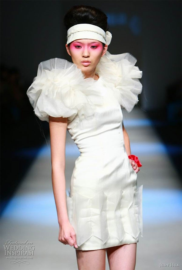 Judy Hua (华娟) 2010 Spring/Summer collection, white mini dress with ruffle sleeves