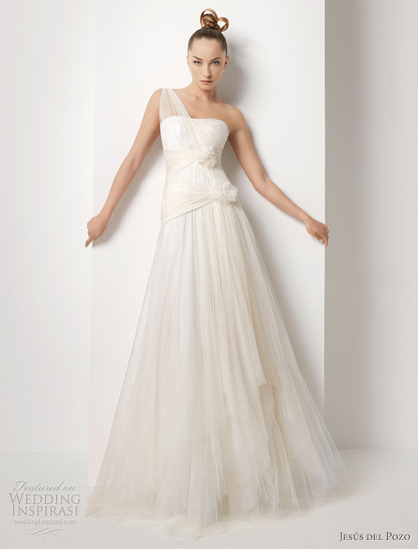 Jesús del Pozo wedding dresses from the 2010 bridal collection - DANUVIO Tulle silk gown