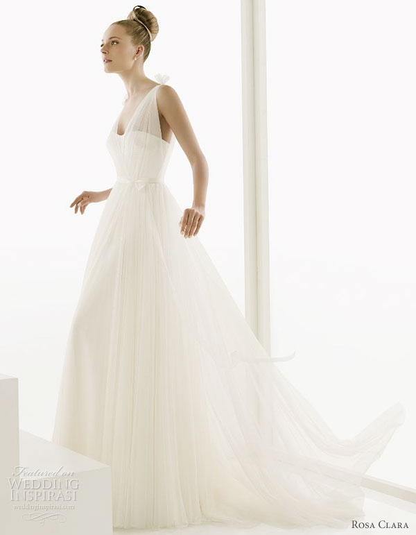 Rosa Clara 2011 bridal gown collection Escocia satin and silk tulle