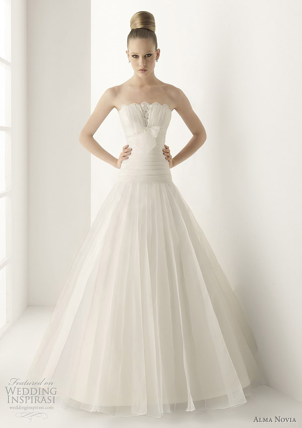 wedding dress 2011. Alma Novia Wedding Dress 2011