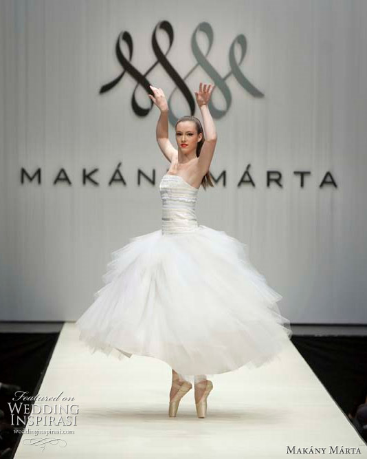 A pretty tulle strapless gown Ballerina wedding dress Mak ny M rta 