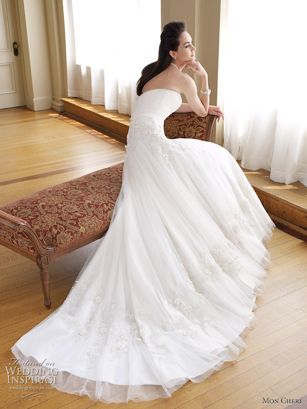 Dakota wedding dress 2011 Strapless tulle and lace full Aline gown with