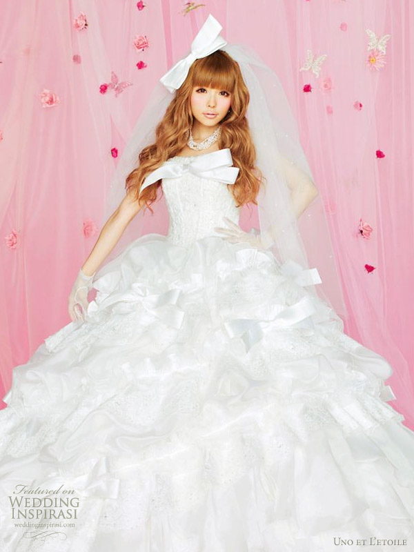 Western wedding dress by Japanese bridal label Uno et L 39etoile robe mariage
