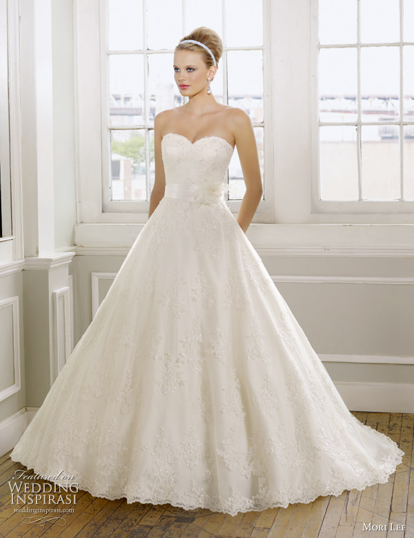 Mori Lee Spring 2011 wedding dress embroidered Lace on Net