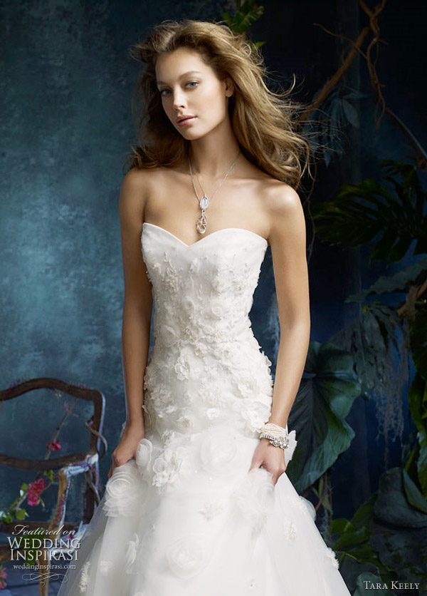 Trumpet wedding gown with draped sweetheart bodice and ivory ribbon at 