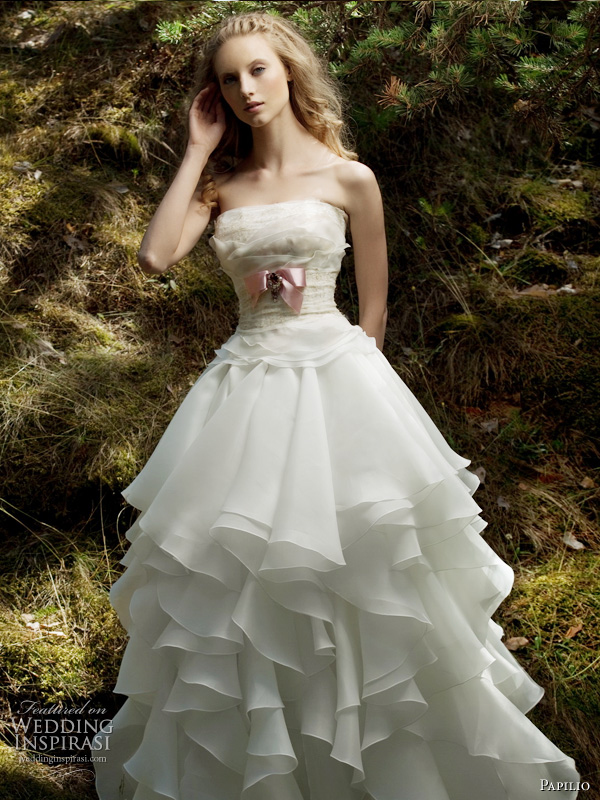 Wave wedding dress with delicately layered flounces on the skirt
