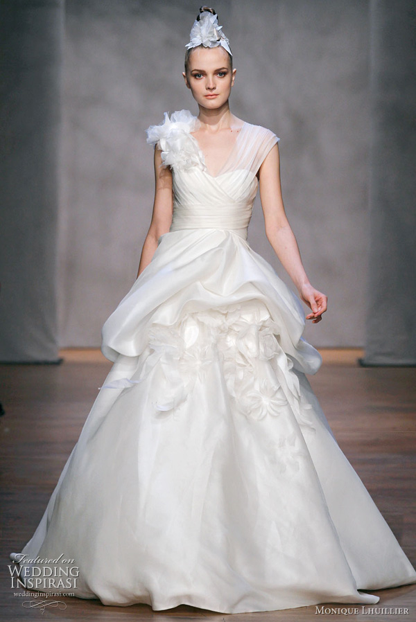 wedding dress with sleeves 2011. Monique Lhuillier wedding gown