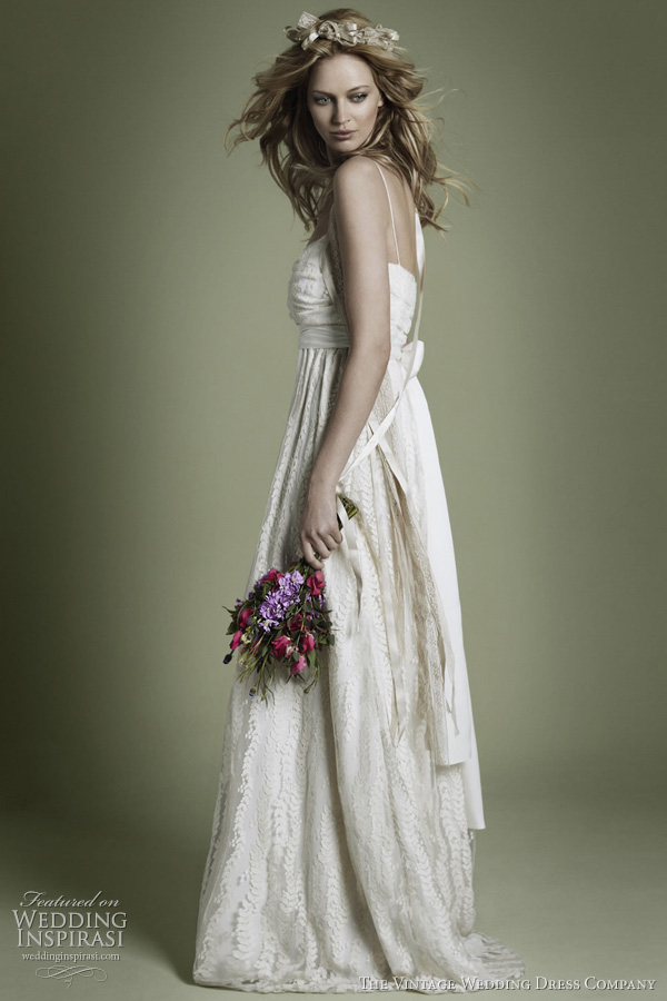For more of these gorgeous vintage inspired wedding dresses click here