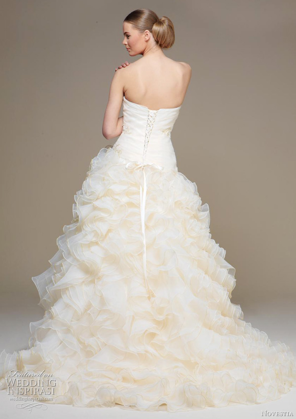 back of ruffle wedding dress Novestia Bridalwear turkey