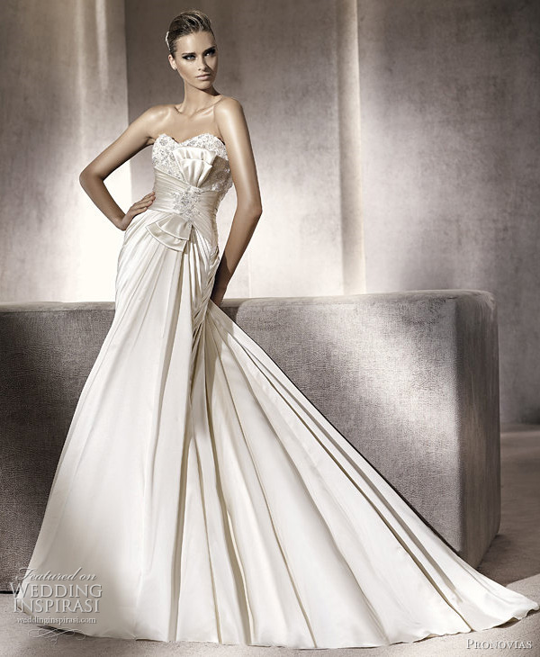 For details on these Pronovias 2012 wedding dresses click here