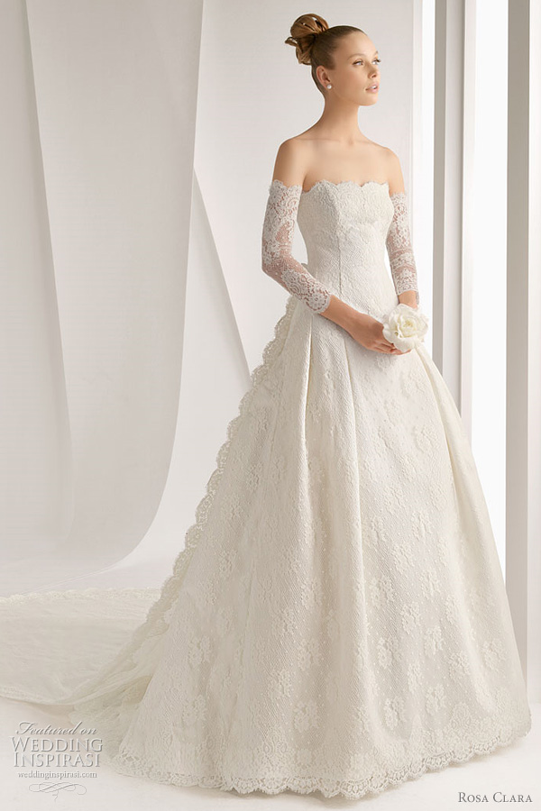 Afrodita rebrod lace gown and train with lace halfsleeve gloves in ivory