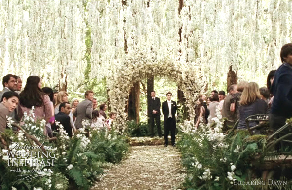 Beautiful garden setting for a vampire's wedding Love the use of hanging 