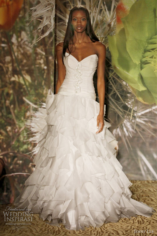 Fittoflare strapless wedding dress with sweetheart neckline adorned with 