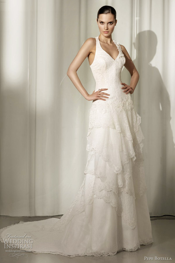 romantic lace wedding dresses 2012 Adore this style strapless dress with