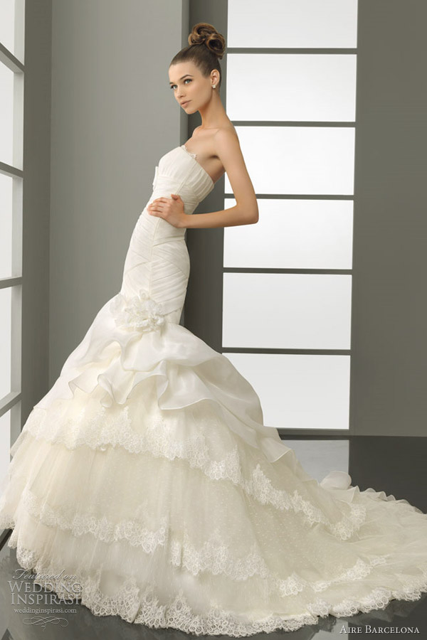 aire barcelona paz wedding dress 2012 PalmaRebrod lace and beadwork gown 