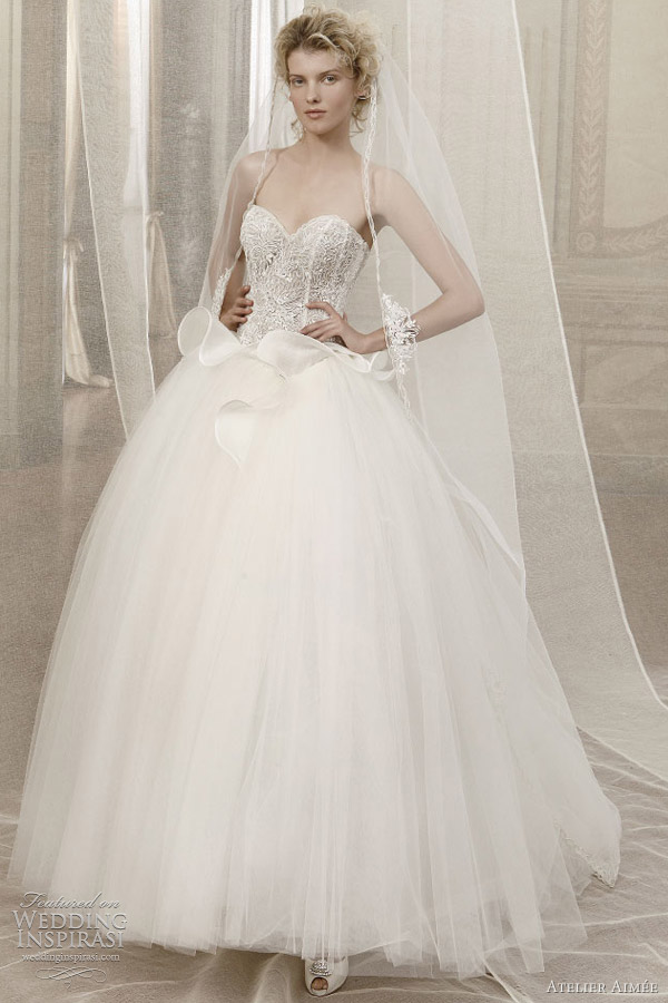 juliet romeo wedding dress Ball gown worn with matching long sleeve shrug 