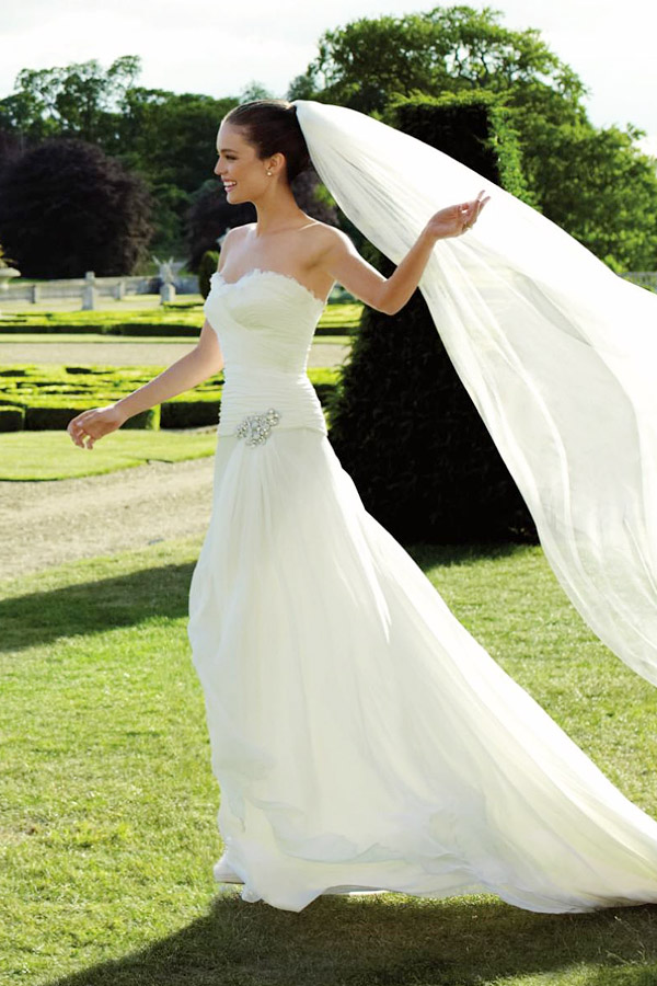 manuel mota 2012 - pronovias encanto wedding dress