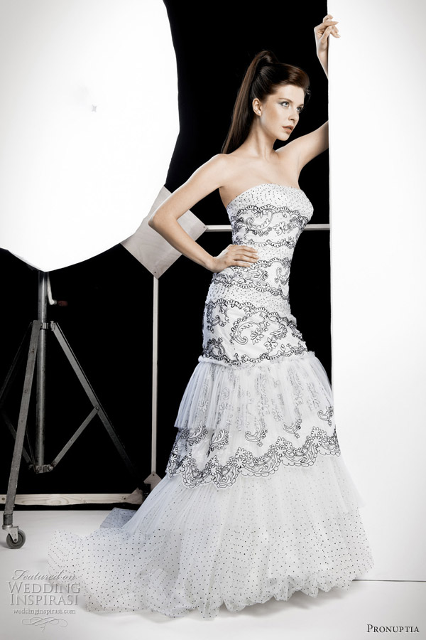 pronuptia wedding dress 2012 - Contraste