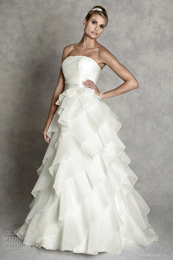 Monroe wedding dress in exquisite tulle and lace gown inspired by the 