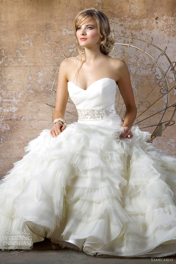 More gorgeous Liancarlo wedding gowns after the jump