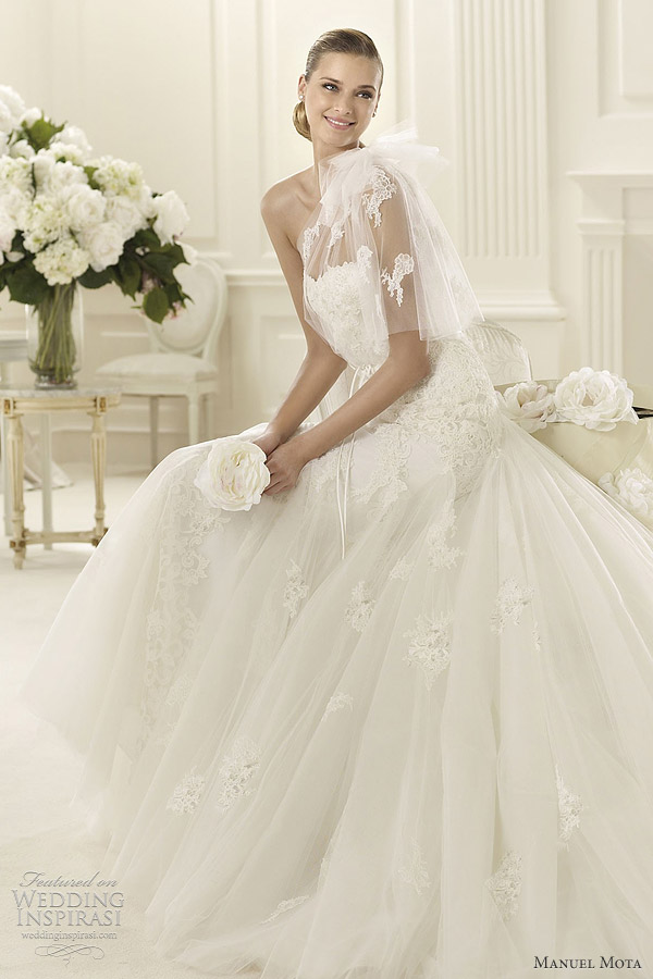 Manuel Mota wedding dress
