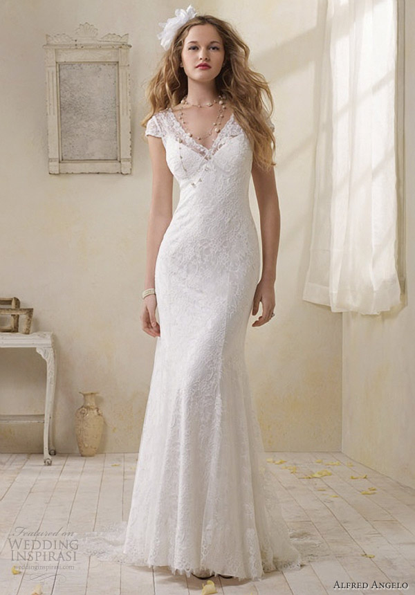 15 Most Popular Designs for Sheath Wedding Dresses | The Best Wedding  Dresses