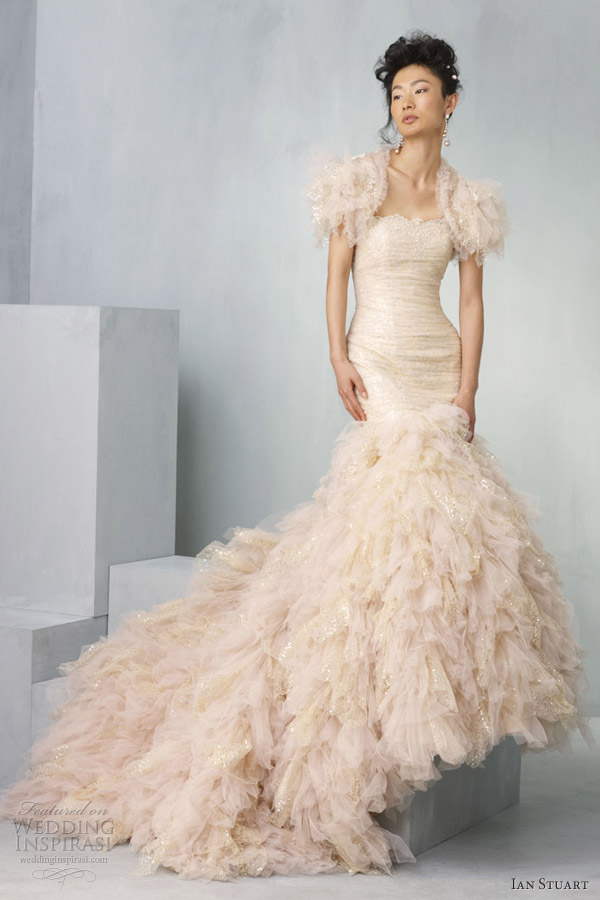 ian stuart vestidos de noiva 2013 labirinto pêssego ouro sereia casamento vestido plissado