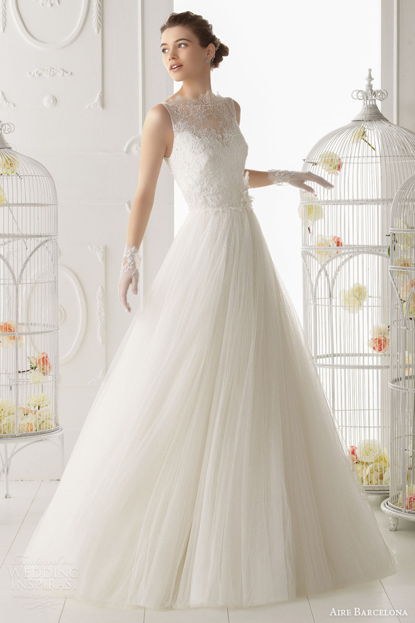 aire-barcelona-bridal-2014-ocarina-romantic-wedding-dress-lace-bodice.jpg