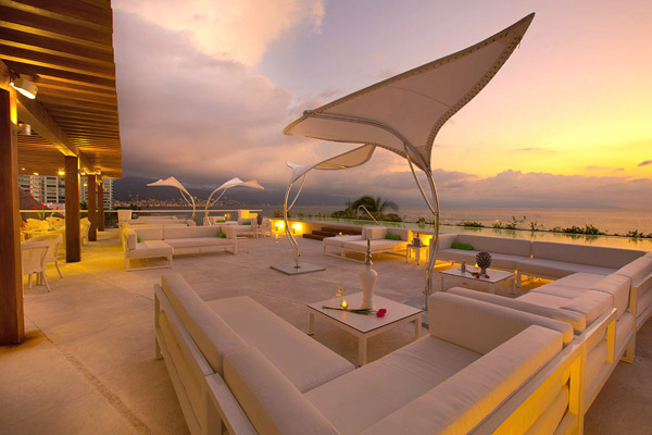 hilton puerto vallarta o west lounge at sunset