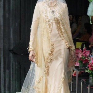 modest muslimah fashion with veil by Malaysian celebrity fashion designer Radzuan Radziwill