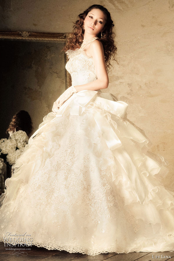 L et Lena romantic white ball gown wedding dress modelled by Fujii Lena 藤井リナ Rina Fujii