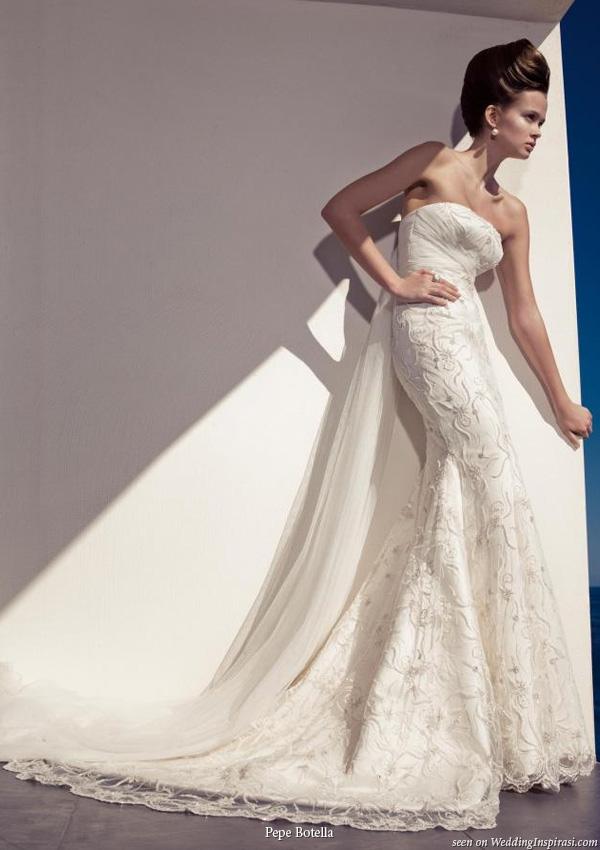 Gorgeous strapless wedding gown with train designed by Pepe Botella Novias