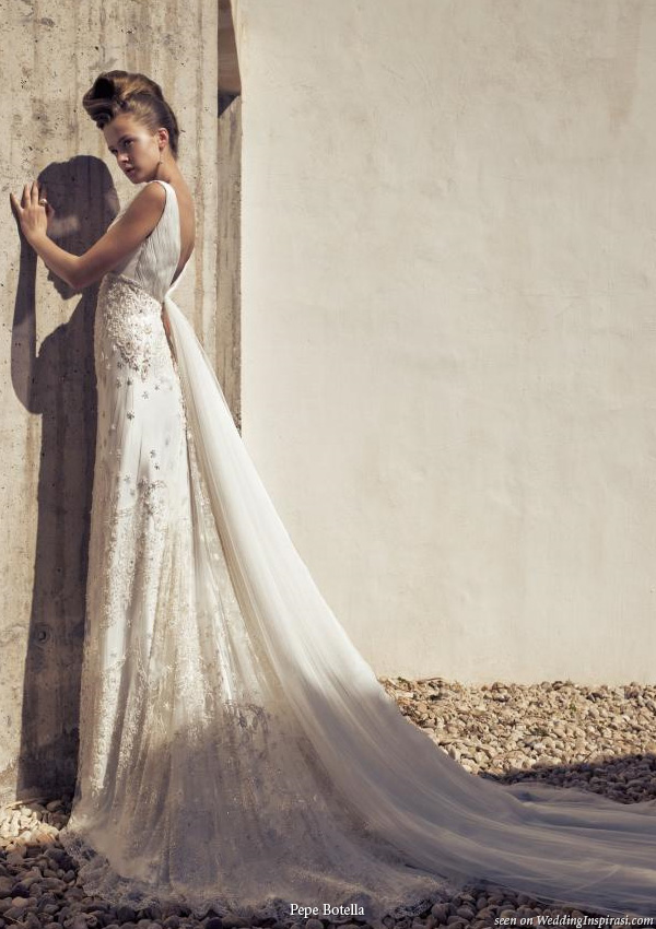 Best back forward - wedding dress with plunging back from Pepe Botella Novias, Spain