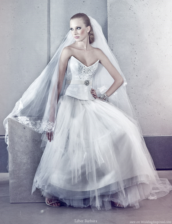 Wedding dress by Léber Barbara Eskuvoi Ruha Divat Wedding dress by Léber Barbara Eskuvoi Ruha Divat