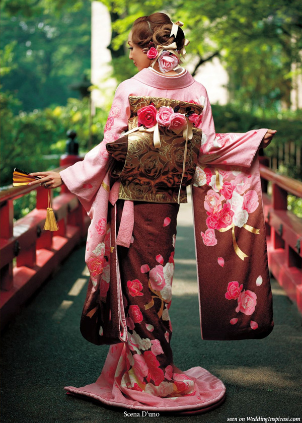 Gold and red Japanese traditional dress kimono from Scene D'uno wasou bridal collection