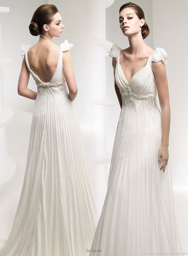 Gown from La Sposa bridal collection 2010 - Ruffle fabric 3d flower strap on Lauca dress 