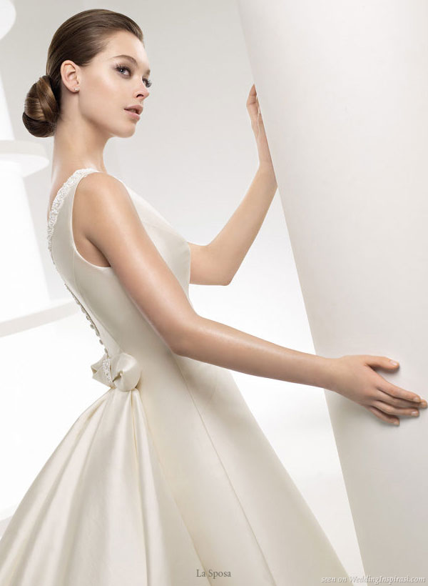Structured wedding dress called Lirio by La Sposa colleciones novia 2010 italy Structured wedding dress called Lirio by La Sposa colleciones novia 2010 italy