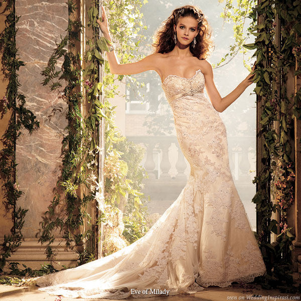 Amalia Carrara strapless sweetheart neckline wedding gown 