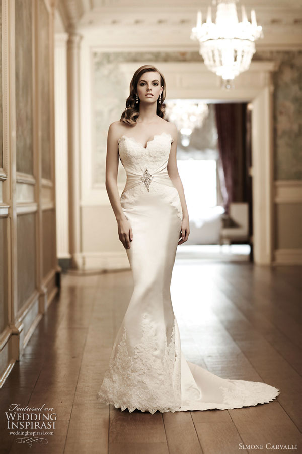 Wedding dress with sexy sweetheart neckline with scallop lace edge, patched lace hem at the skirt. From Simone Carvalli bridal gown collection 