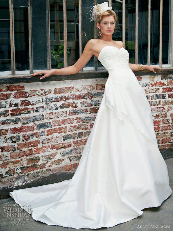 Aurye Mariages Paris Collection 2010 strapless wedding dress worn with mini top hat