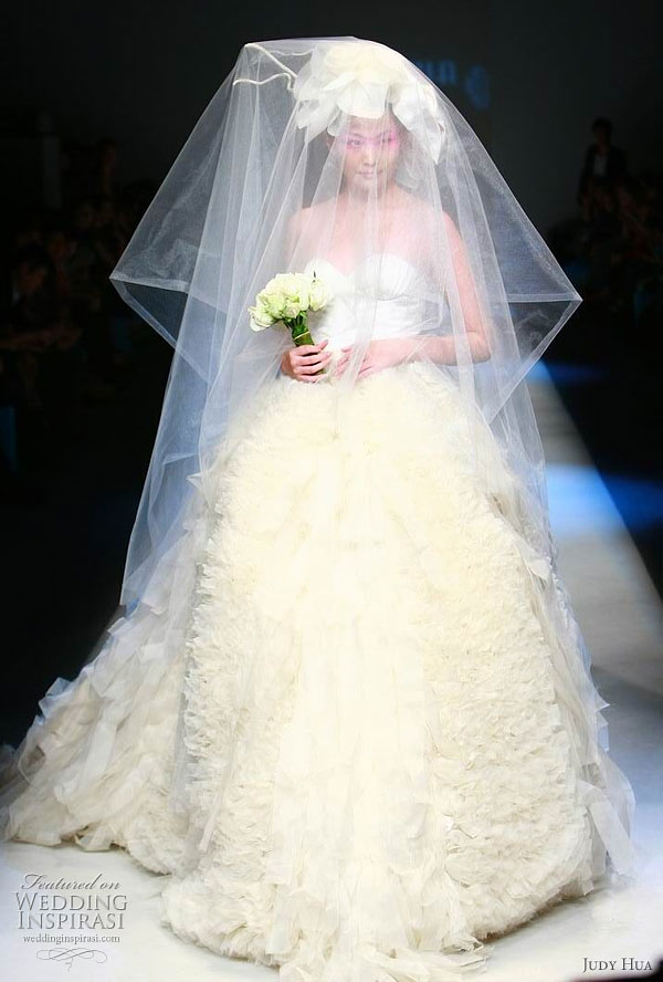 Chinese fashion designer Judy Hua 2010 Spring/Summer collection - wedding dress with veil
