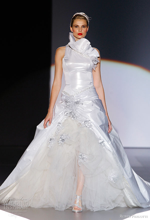 Wedding dress from Ruben Perlotti 2011 Argentum Novias Bride collection 