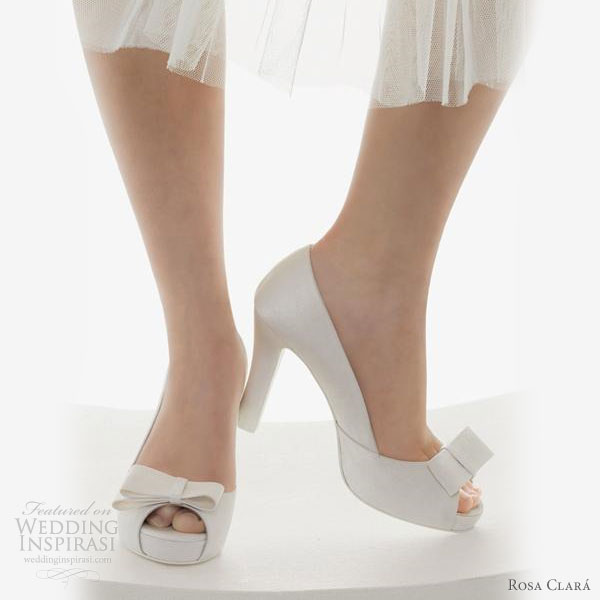 Rosa Clara bridal shoes 2011 collection - white wedding heels, peep toe with bow 