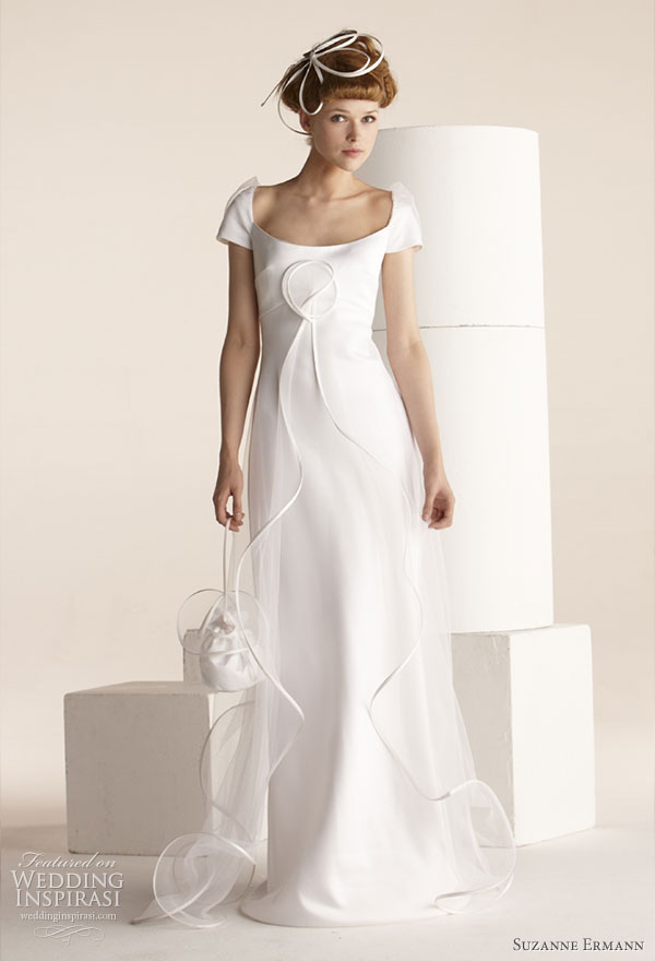 Suzanne Ermann wedding gowns 2011 SE Marier pret-a-porter bridal collection - Henriette, Empire dress in duchesse satin covered with tulle coat, rounded neckline with puffed sleeves