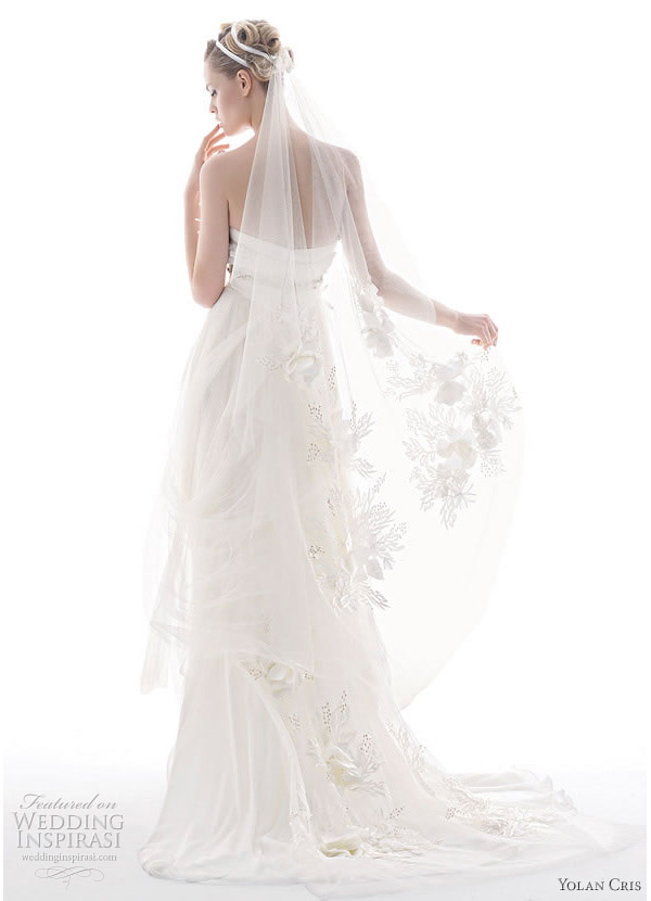 Chapel Length Veil with burn-out velvet effect from Yolan Cris 2010 Renacimiento collection